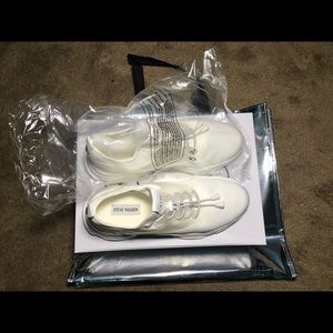 Isles OFF-White Steve Madden Men’s shoes size 10.